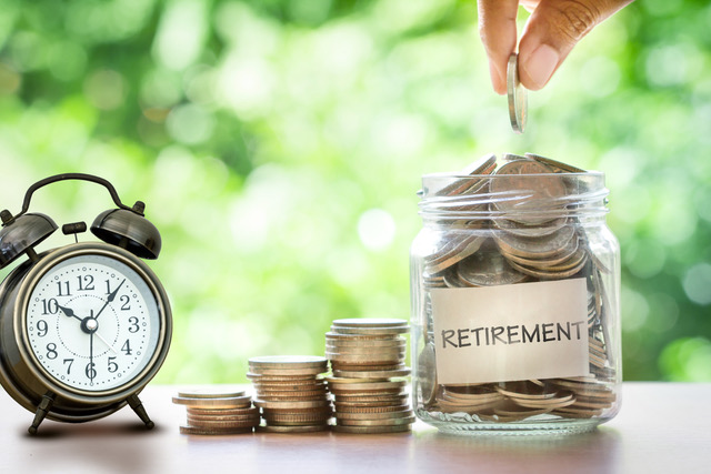 Should You Prioritize Student Loans or Saving for Retirement?